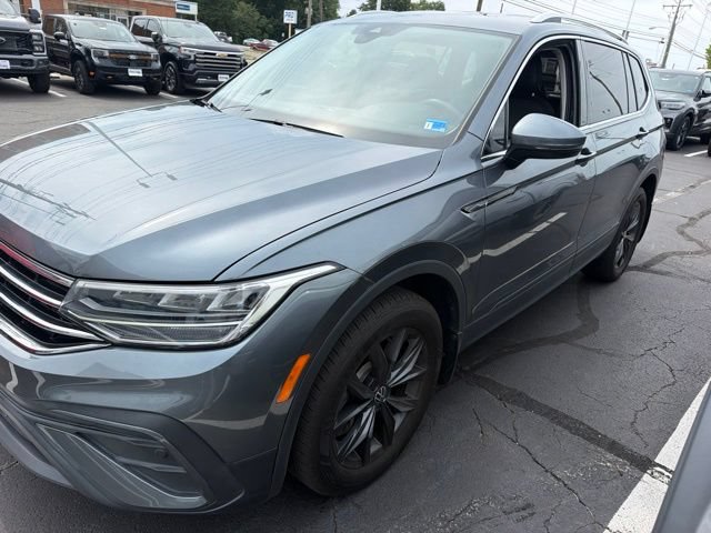 Used 2022 Volkswagen Tiguan SE FWD image 2