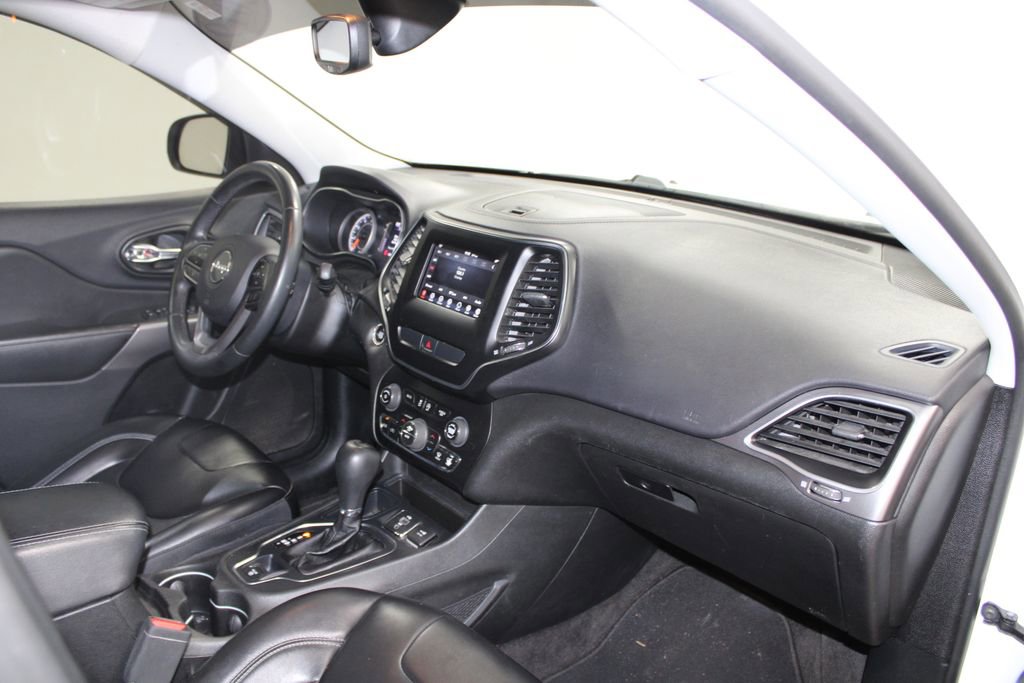 Used 2019 Jeep Cherokee Latitude Plus w/ Comfort/Convenience Group image 27