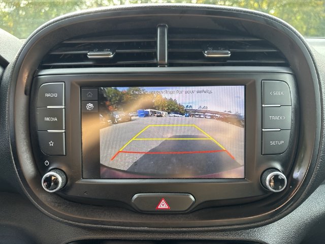 Used 2023 Kia Soul LX w/ LX Technology Package FWD image 17