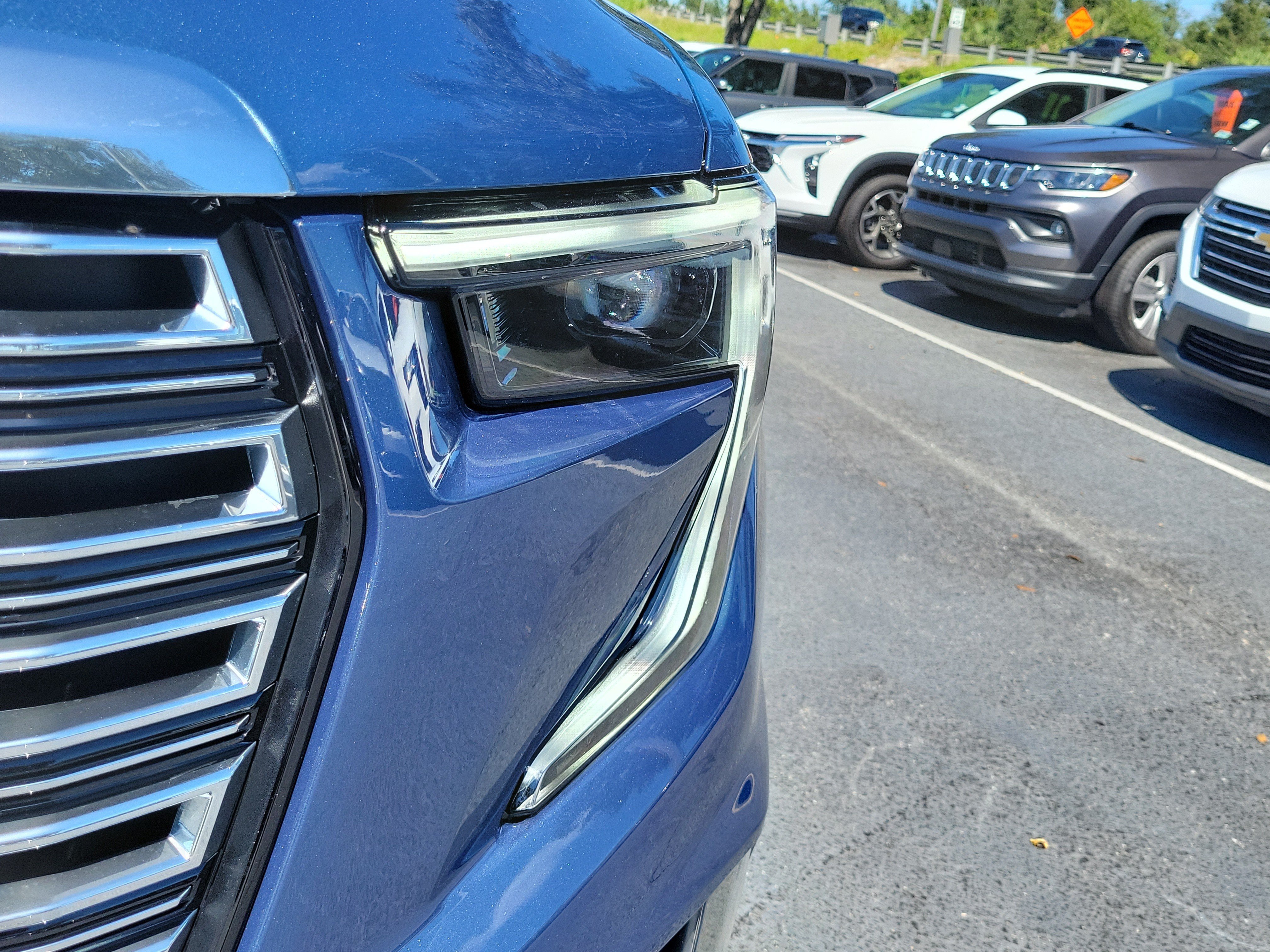 Used 2026 GMC Acadia Denali w/ Super Cruise Package FWD image 3