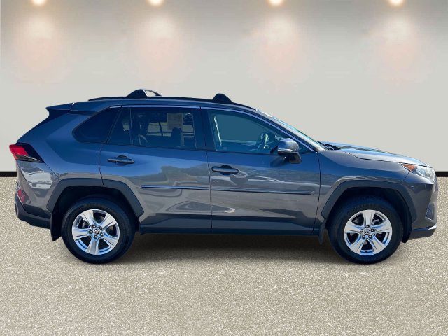 Used 2021 Toyota RAV4 XLE w/ Convenience Package FWD image 4