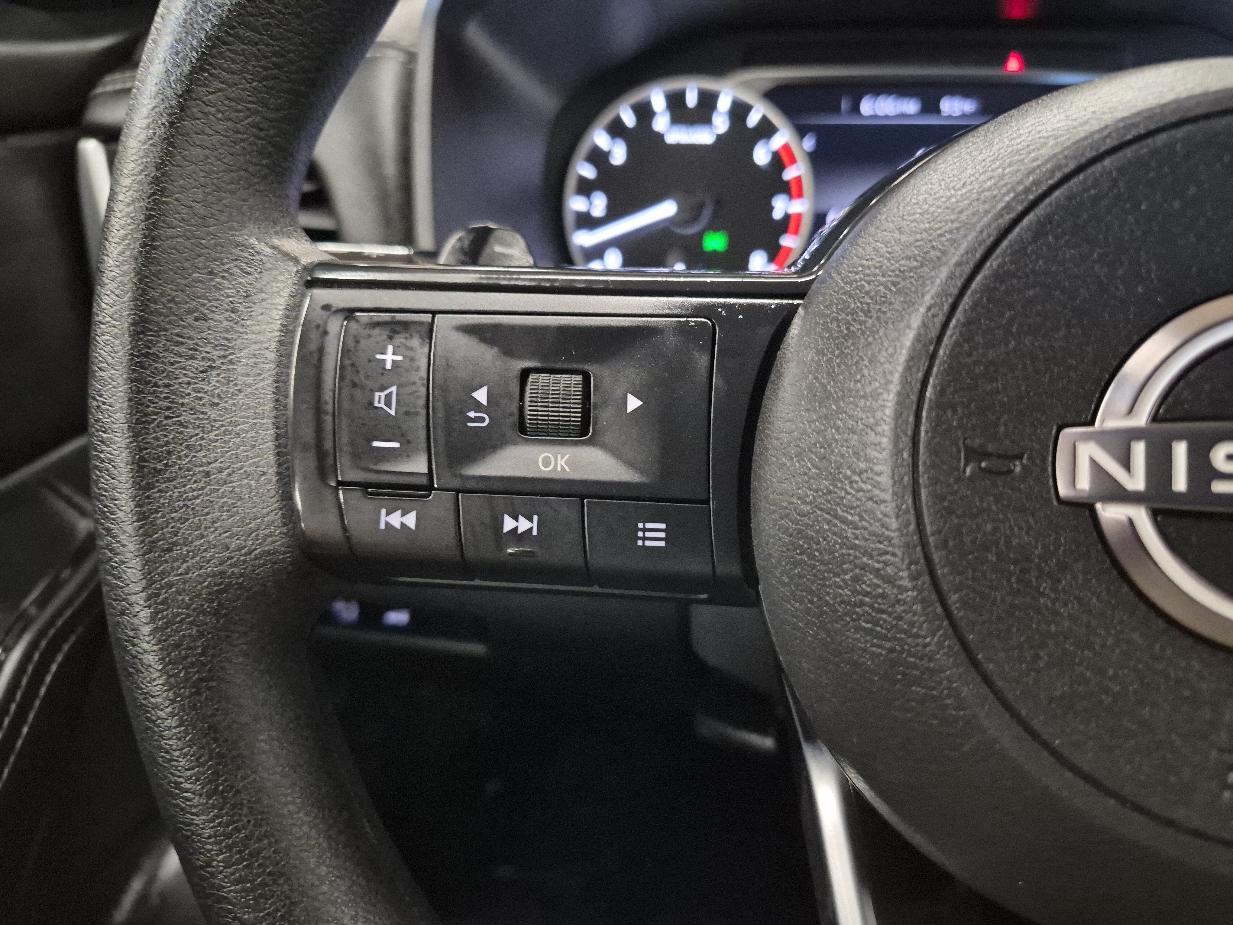 Used 2024 Nissan Rogue SV AWD/4WD image 25