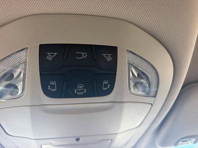 Used 2024 Chrysler Pacifica Touring-L FWD image 29