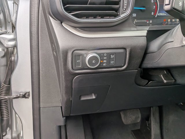 Certified 2022 Ford Explorer XLT w/ Equipment Group 202A image 16