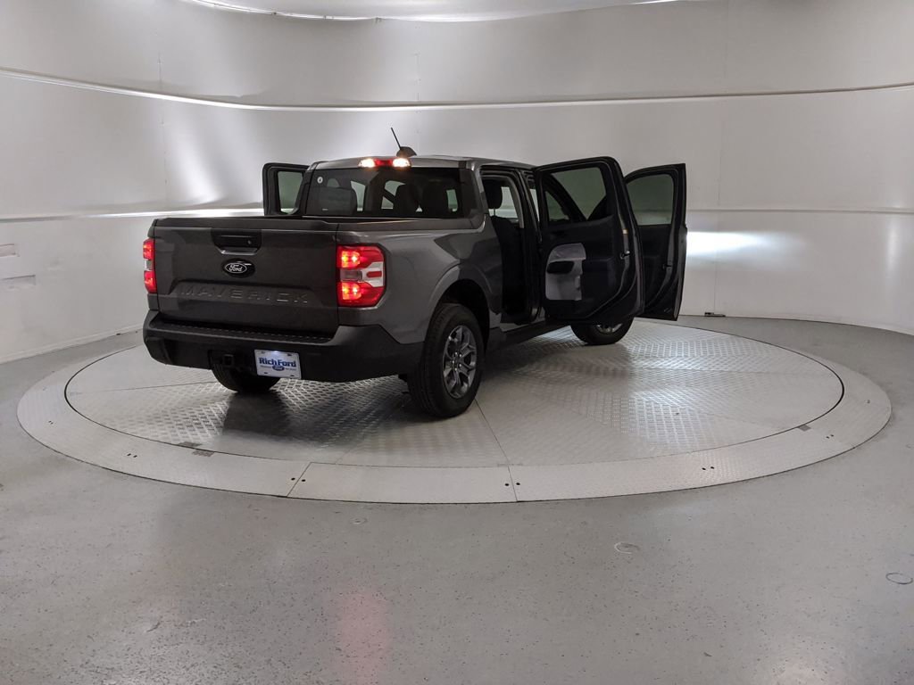 Certified 2025 Ford Maverick XLT image 9