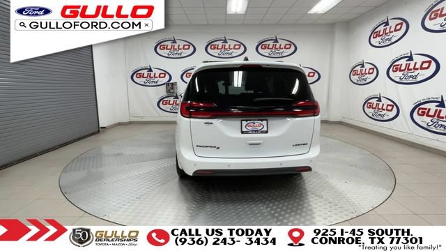 Used 2024 Chrysler Pacifica Limited w/ S Appearance Package FWD image 7