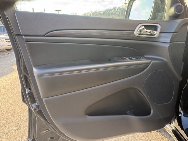 Used 2020 Jeep Grand Cherokee Altitude image 24