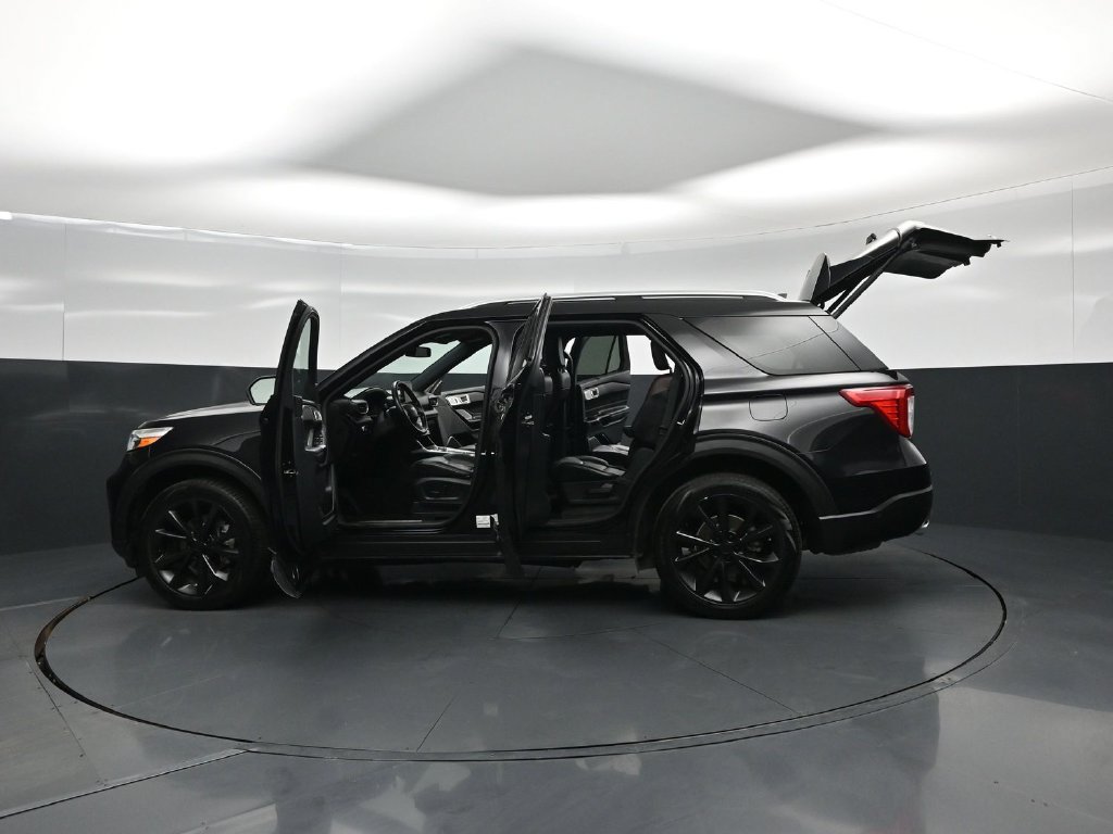 Certified 2022 Ford Explorer Platinum w/ Equipment Group 601A AWD/4WD image 36