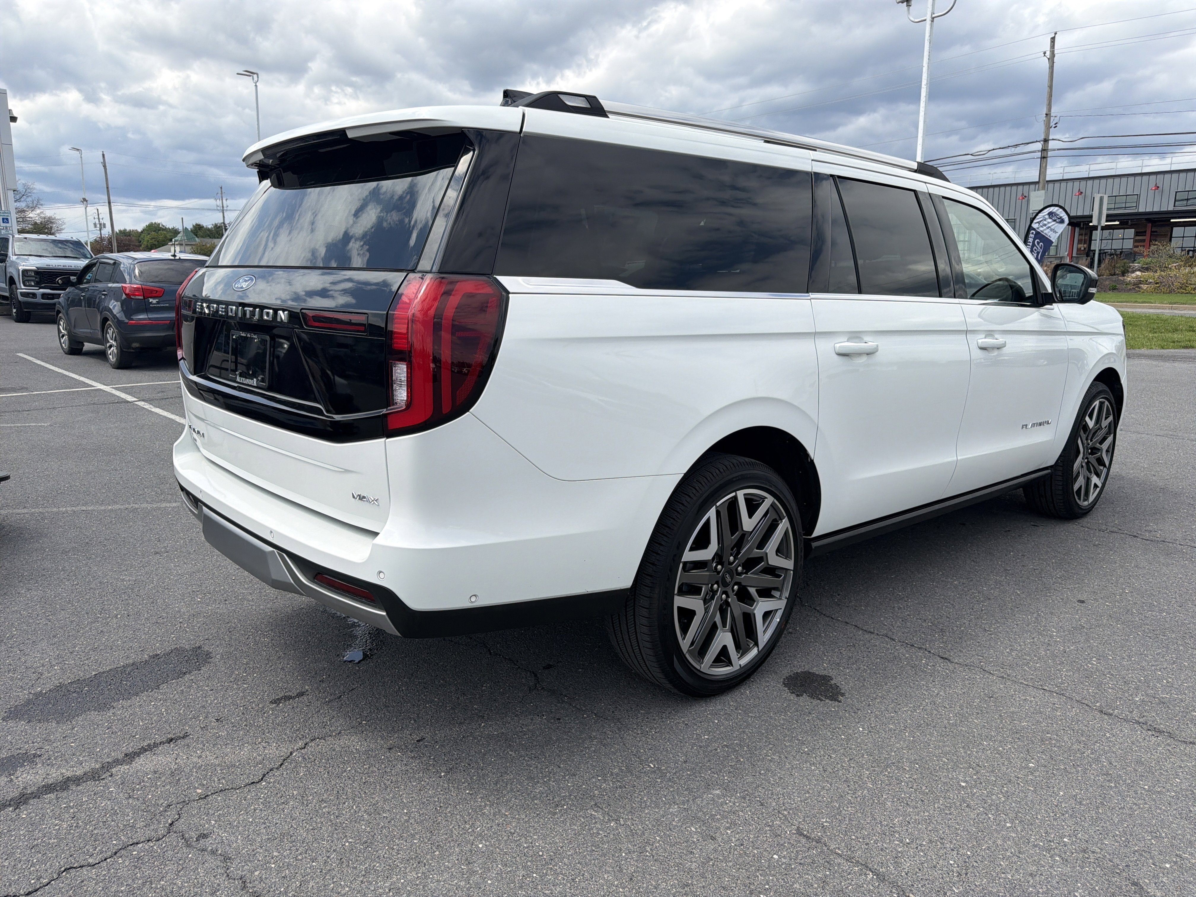 Certified 2025 Ford Expedition Max Platinum w/ Platinum Ultimate Package AWD/4WD video 3