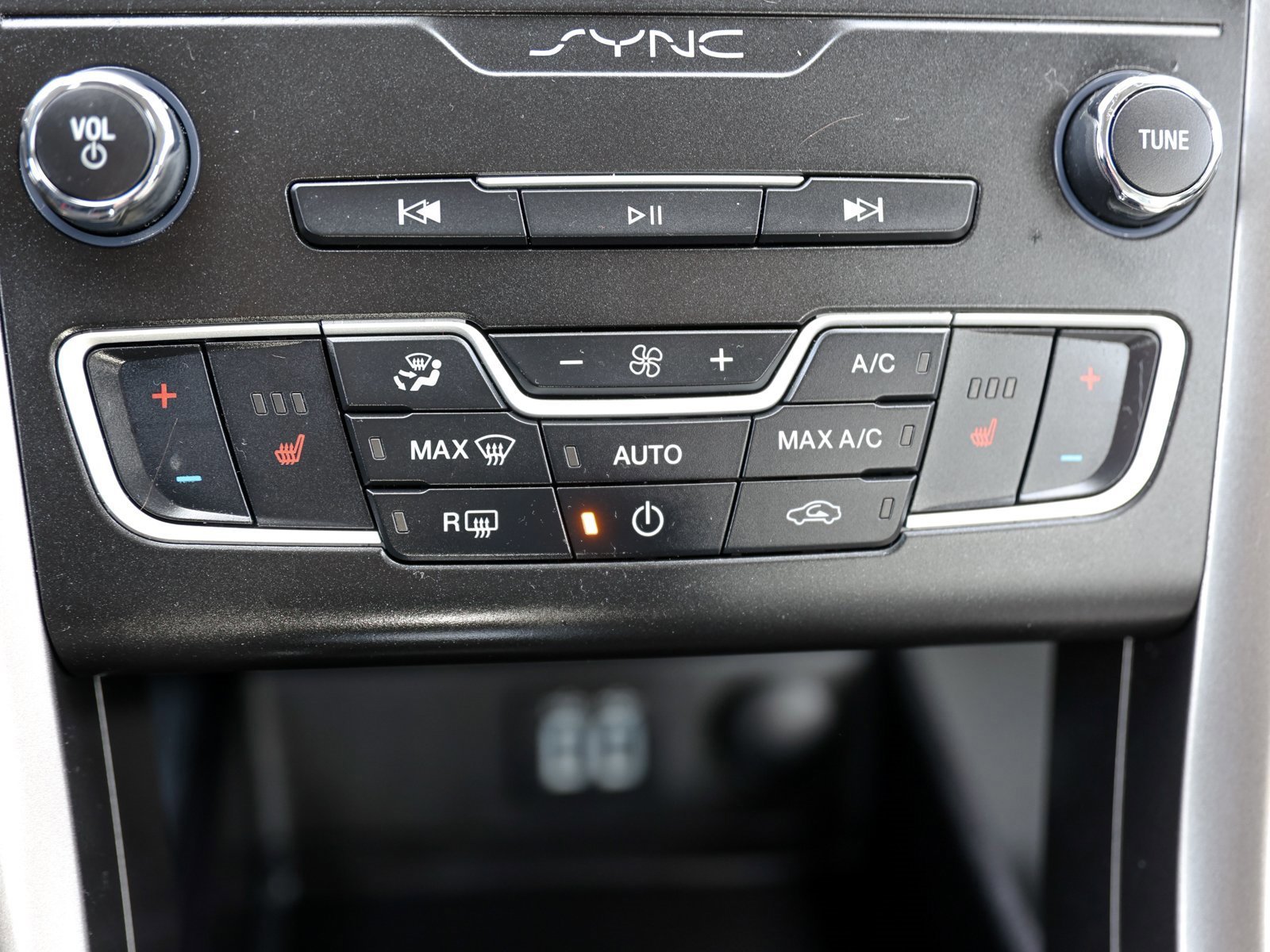 Certified 2019 Ford Fusion SE w/ Equipment Group 151A image 24