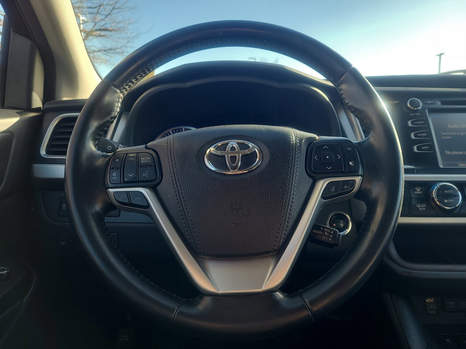 Used 2018 Toyota Highlander XLE image 9