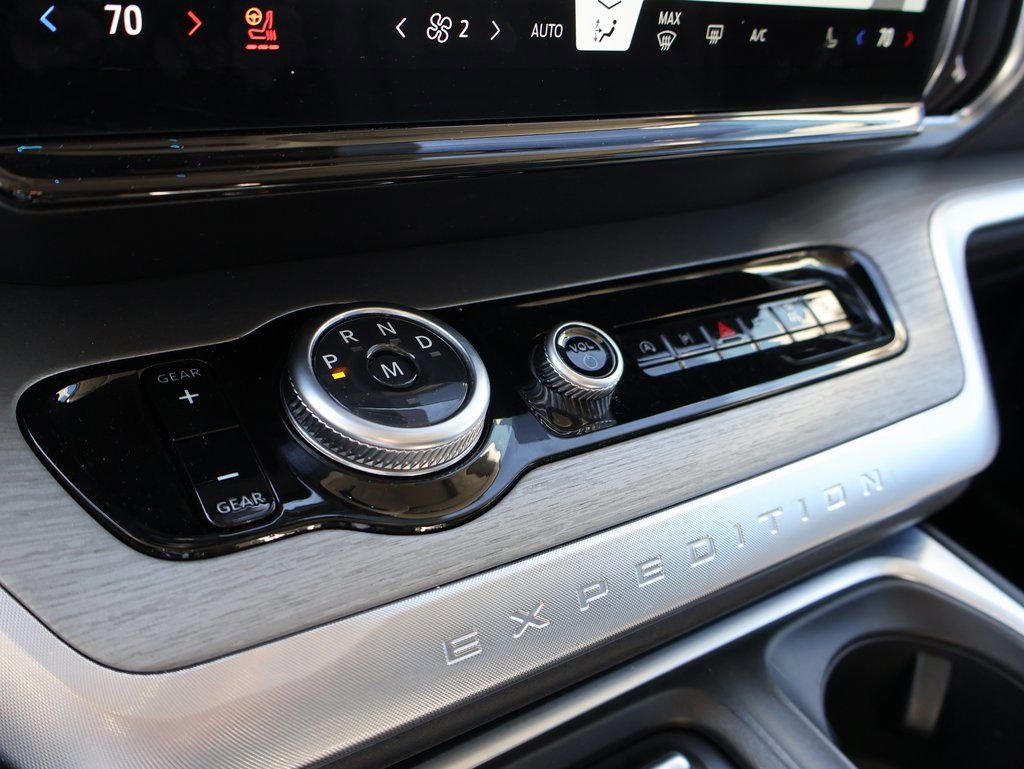 Certified 2025 Ford Expedition Max Platinum image 40