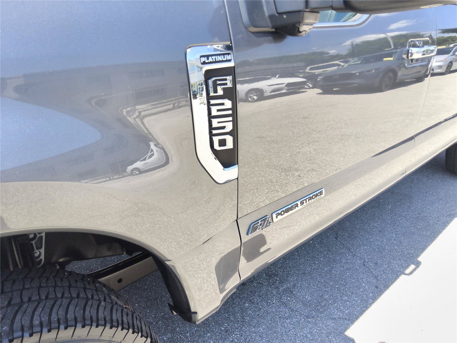 Certified 2021 Ford F250 Platinum w/ FX4 Off-Road Package AWD/4WD image 10