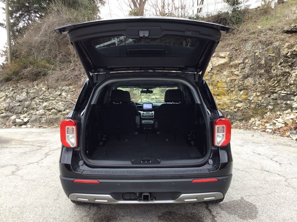 Certified 2022 Ford Explorer XLT w/ Equipment Group 202A image 9