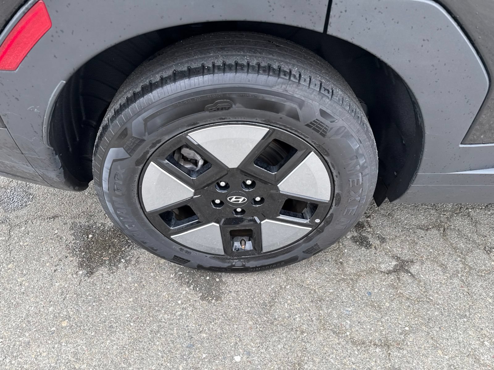 Used 2025 Hyundai Santa Fe SEL FWD image 18