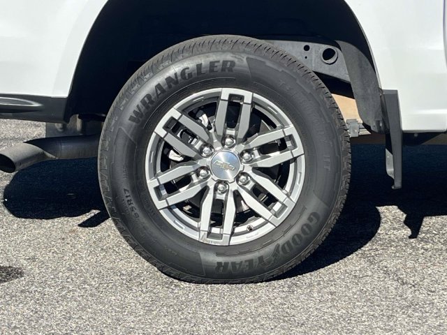 Used 2023 Chevrolet Colorado LT RWD image 11