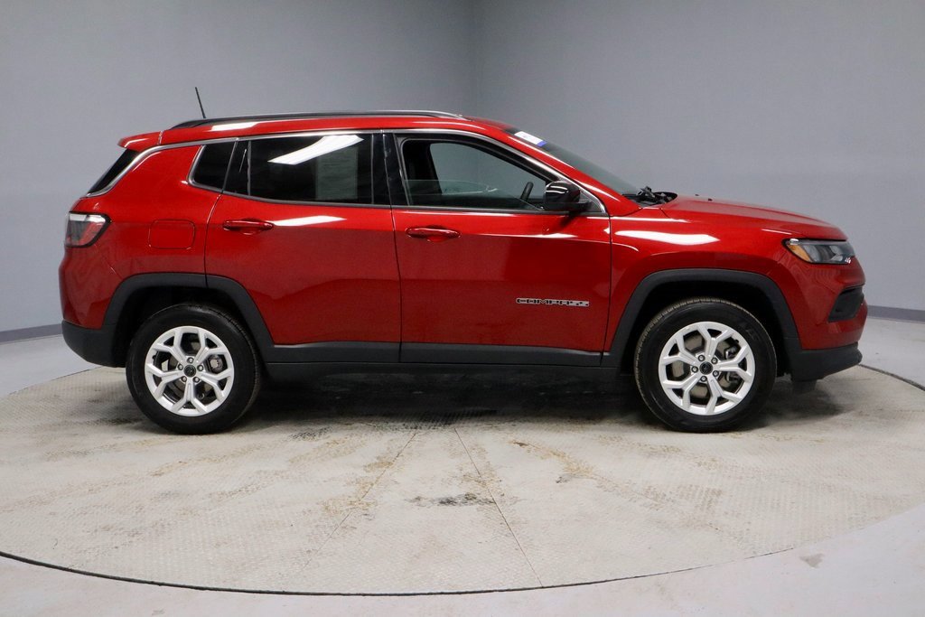 Used 2025 Jeep Compass Latitude image 6
