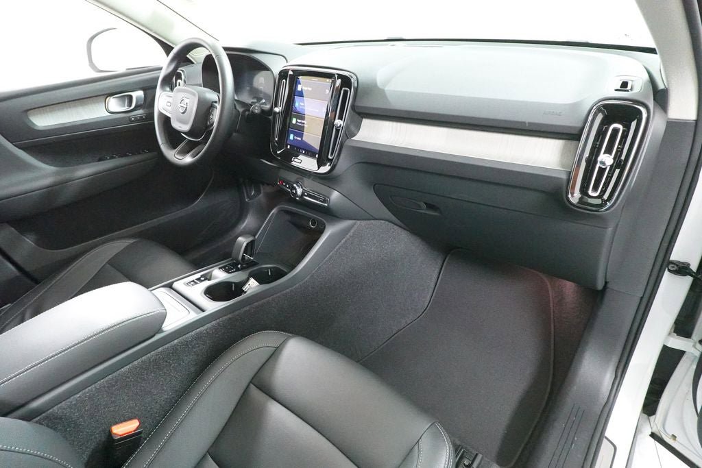 Used 2025 Volvo XC40 B5 Core AWD/4WD image 36