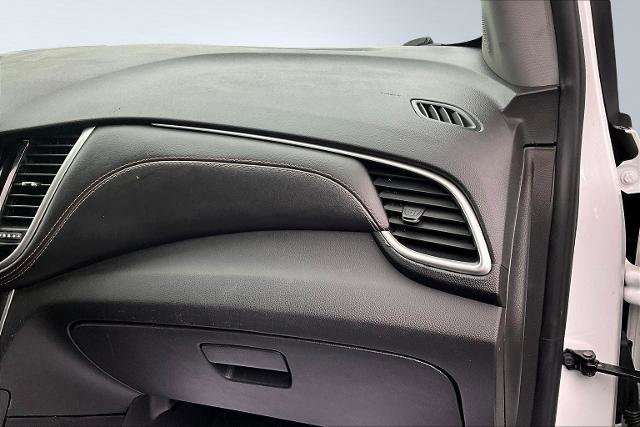 Used 2022 Chevrolet Trax LT w/ LT Convenience Package image 20