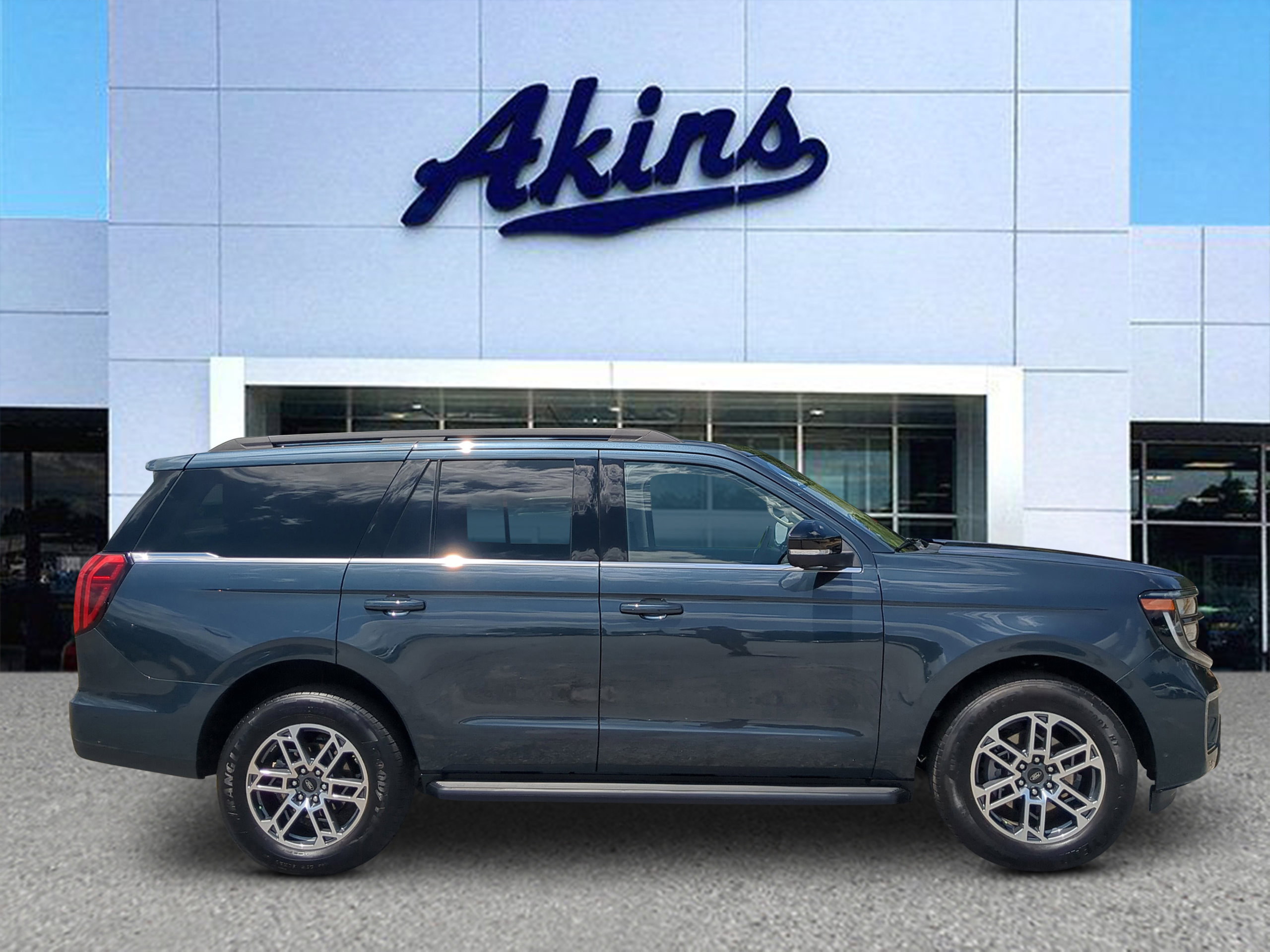 Certified 2025 Ford Expedition Active RWD image 1