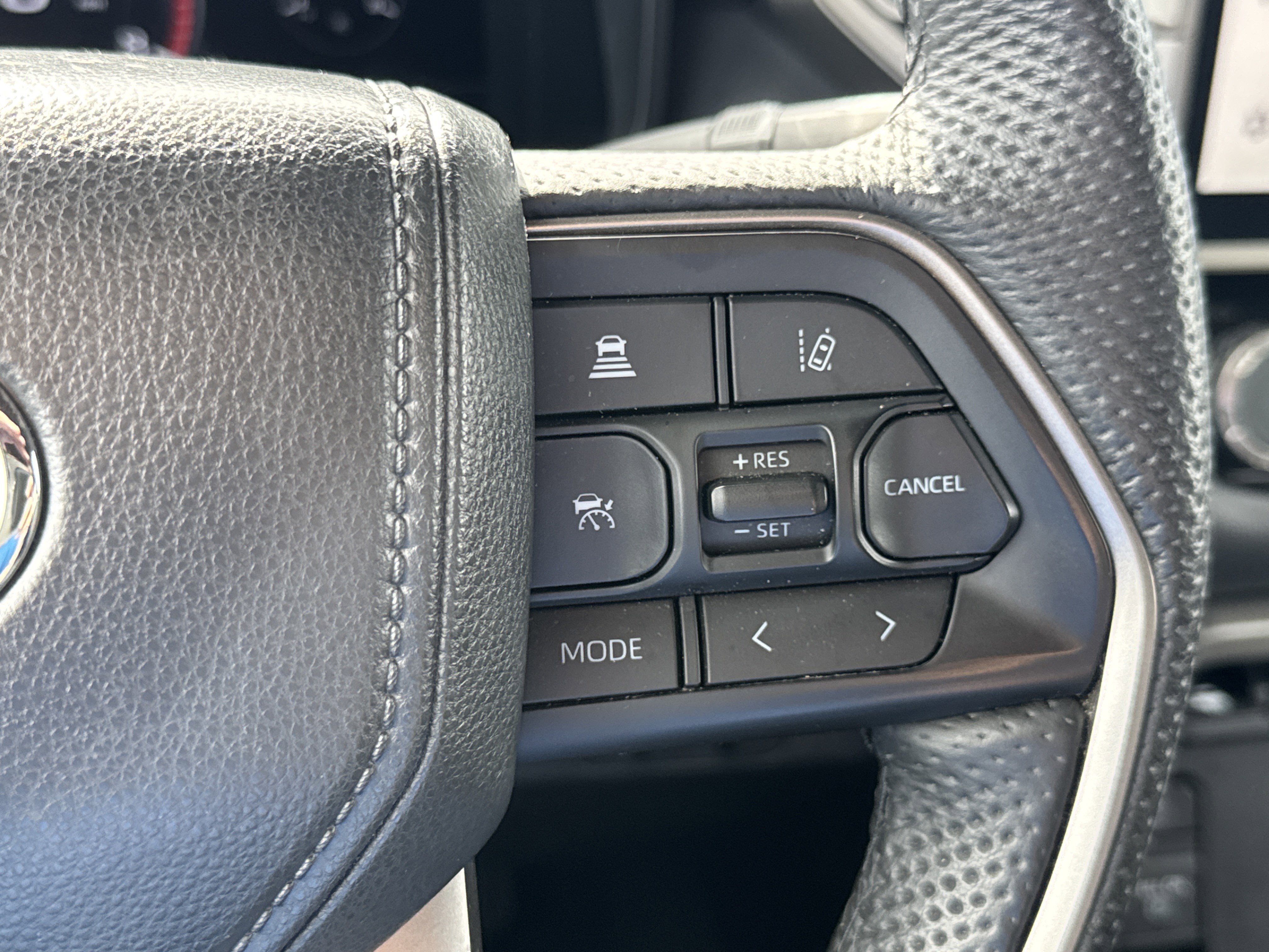 Used 2025 Toyota Tundra Limited AWD/4WD image 17
