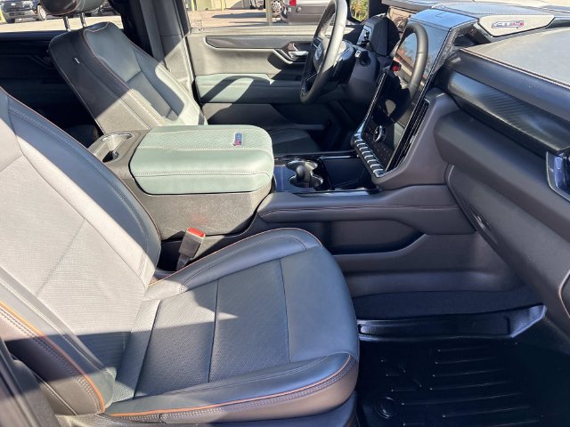 Used 2025 GMC Yukon XL AT4 w/ AT4 Premium Package AWD/4WD image 24