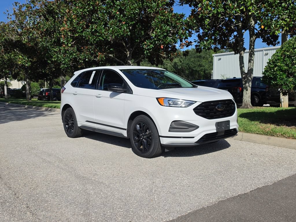 Certified 2022 Ford Edge SE w/ Black Appearance Package AWD/4WD image 2