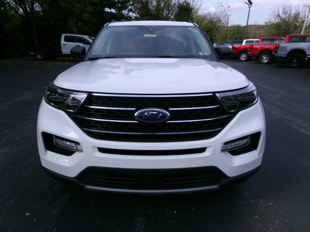 Certified 2021 Ford Explorer XLT w/ Equipment Group 202A AWD/4WD image 3