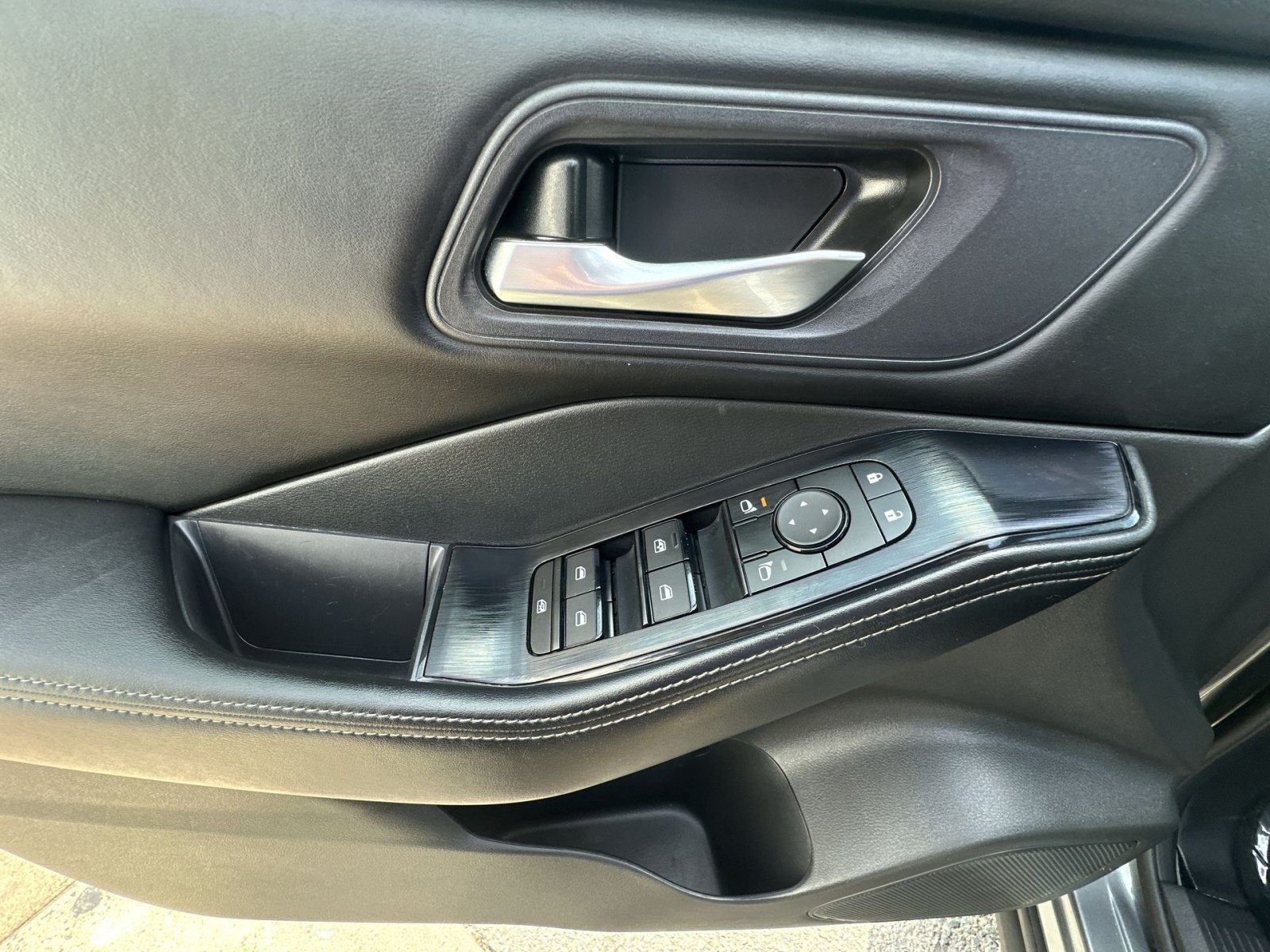 Used 2024 Nissan Rogue SV AWD/4WD image 23
