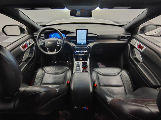 Certified 2020 Ford Explorer Platinum w/ Premium Technology Package AWD/4WD image 2