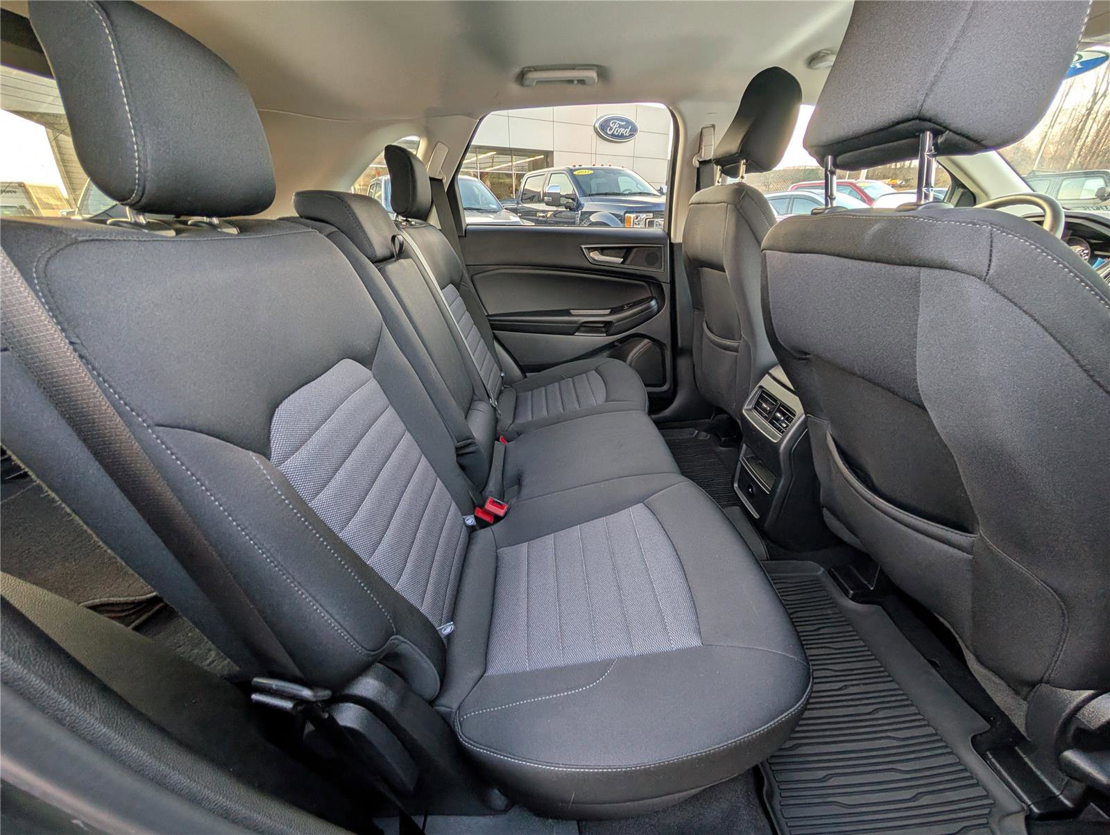 Certified 2024 Ford Edge SE w/ Black Appearance Package image 11