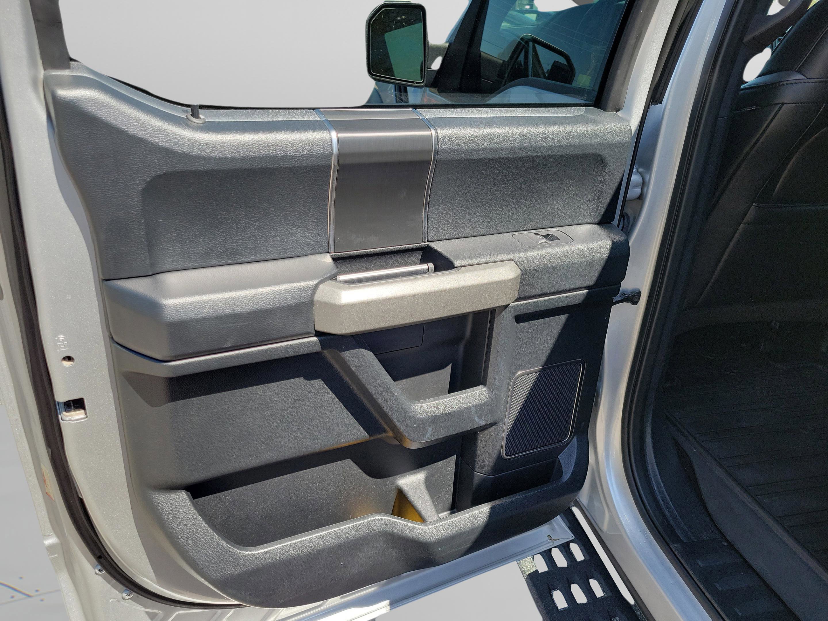 Certified 2019 Ford F150 Raptor w/ Equipment Group 802A Luxury image 25