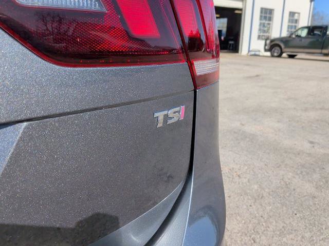 Used 2018 Volkswagen Tiguan SE w/ Panoramic Sunroof Package image 37