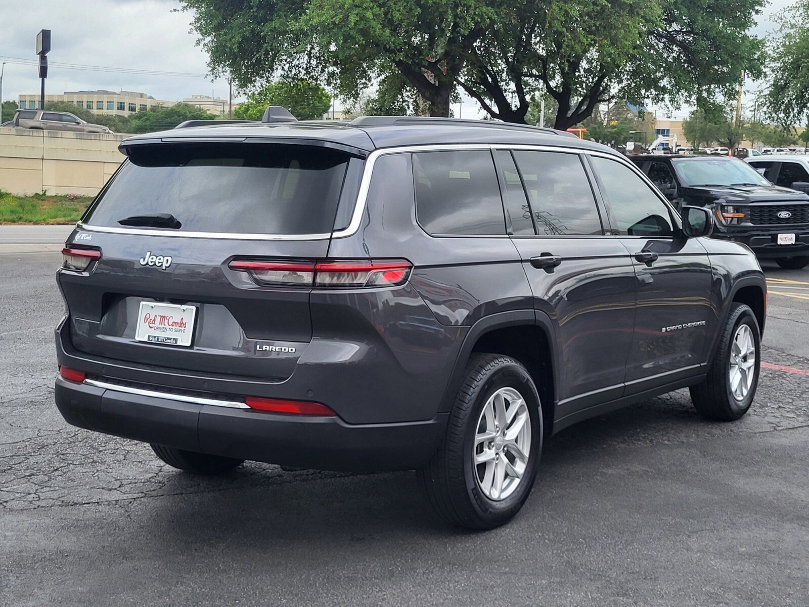 Used 2025 Jeep Grand Cherokee L Laredo w/ Luxury Tech Group I image 3