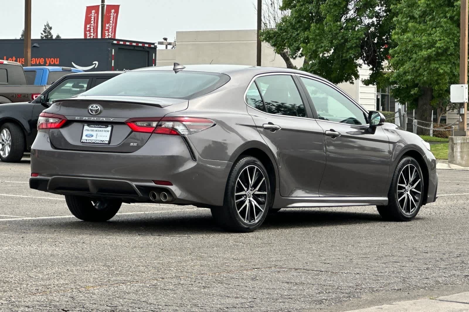 Used 2023 Toyota Camry SE image 5