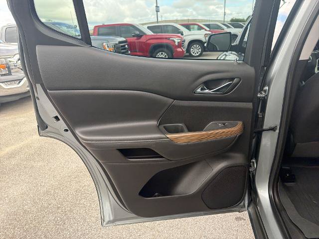 Used 2023 GMC Acadia SLE w/ Driver Convenience Package FWD image 25