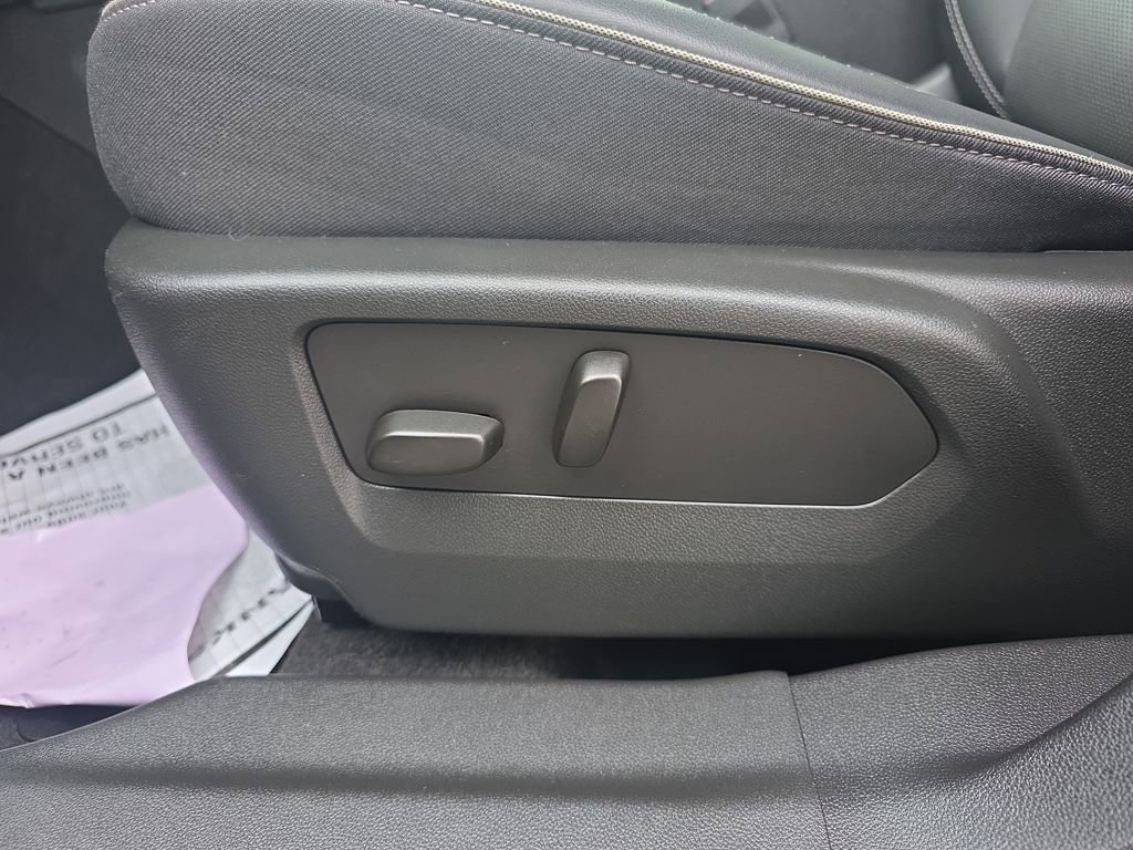 Used 2023 Buick Envision Essence image 18