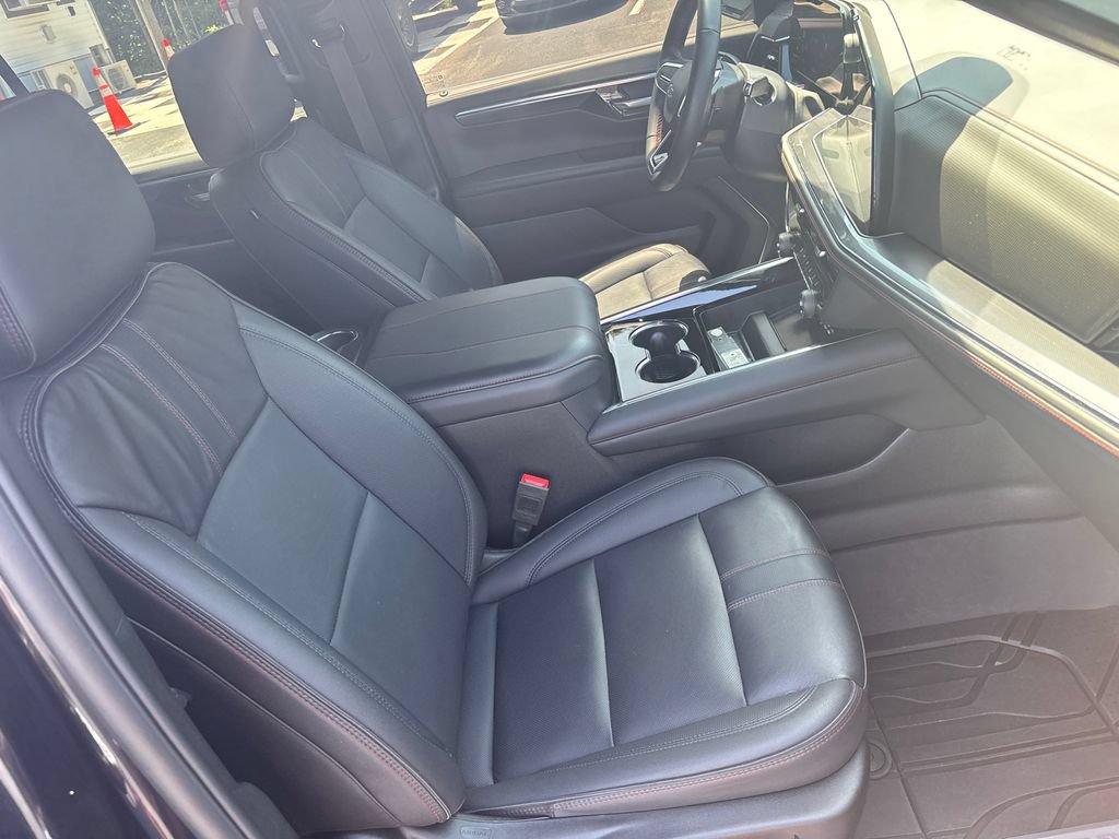 Used 2025 Chevrolet Tahoe RST AWD/4WD image 12
