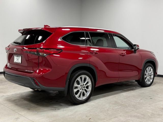 Used 2023 Toyota Highlander Limited image 12