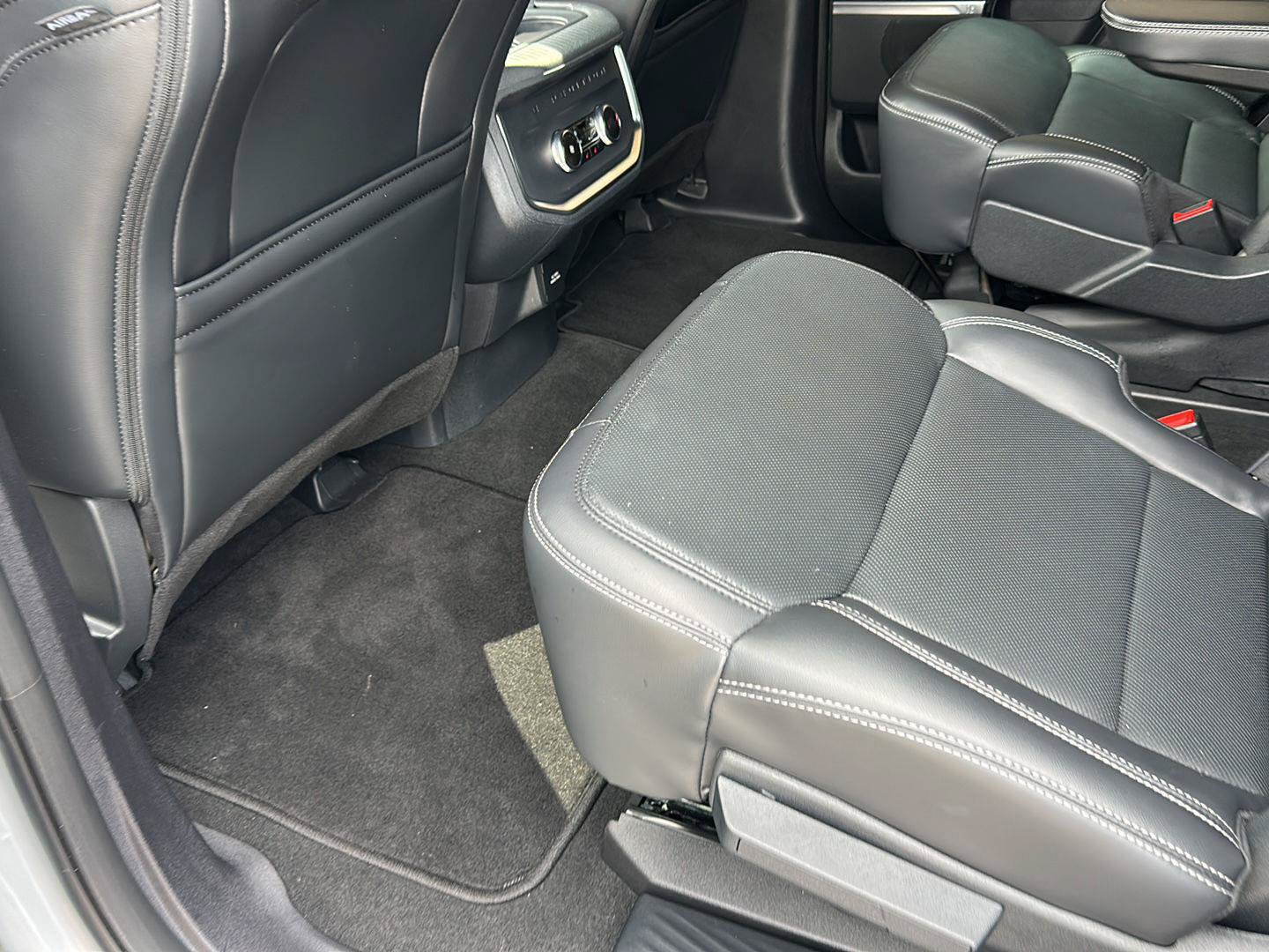 Certified 2025 Ford Expedition Platinum w/ Stealth Performance Package AWD/4WD image 24