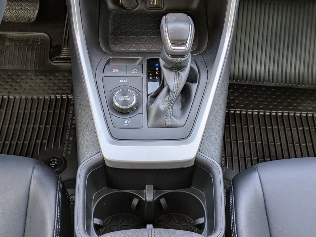 Used 2023 Toyota RAV4 XLE Premium image 20