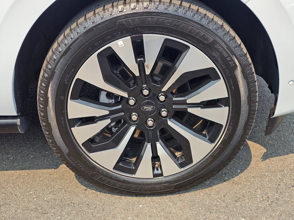 Certified 2025 Ford Expedition Max Platinum w/ Driver's Package AWD/4WD image 9