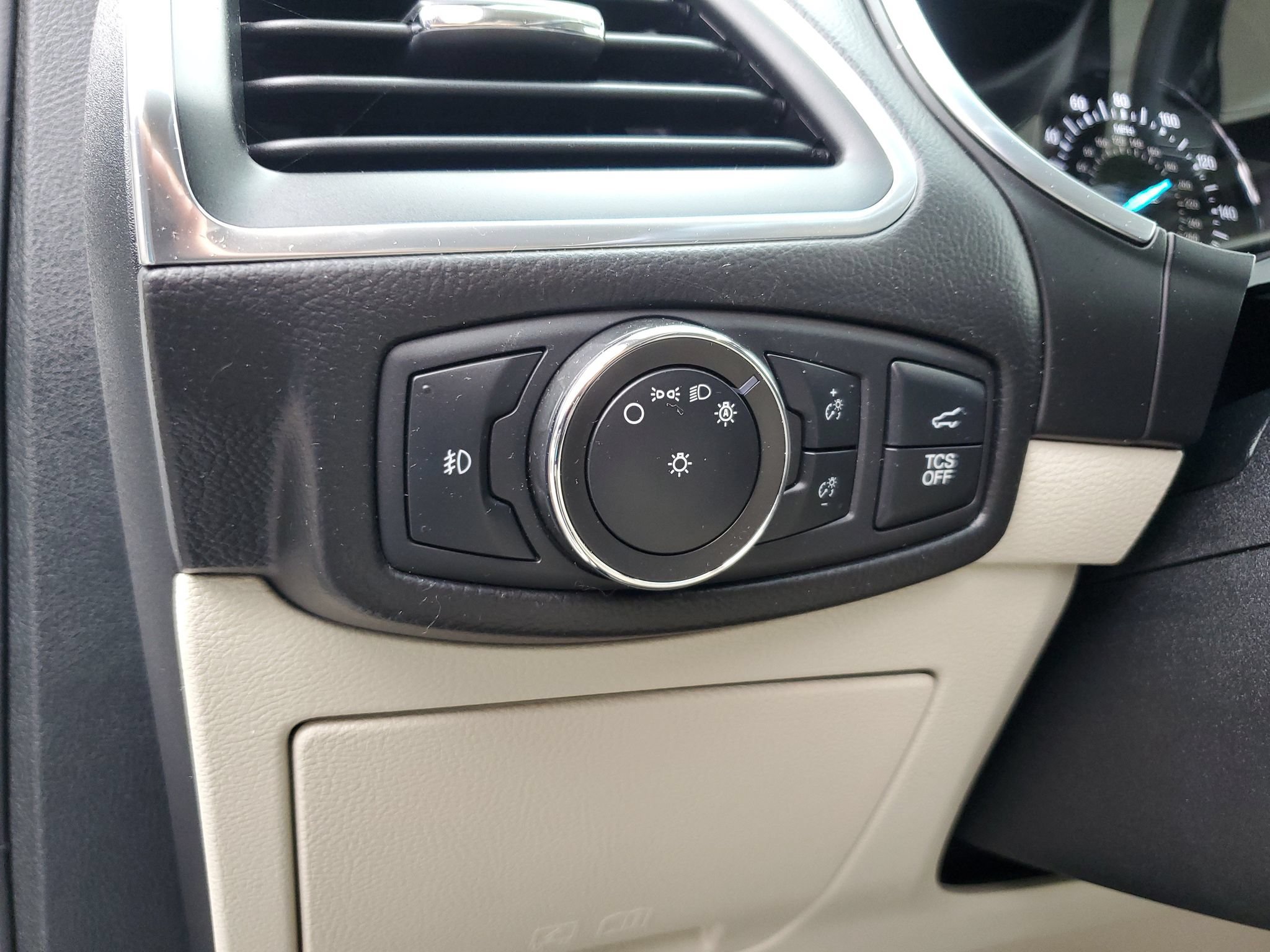 Certified 2021 Ford Edge Titanium AWD/4WD image 18