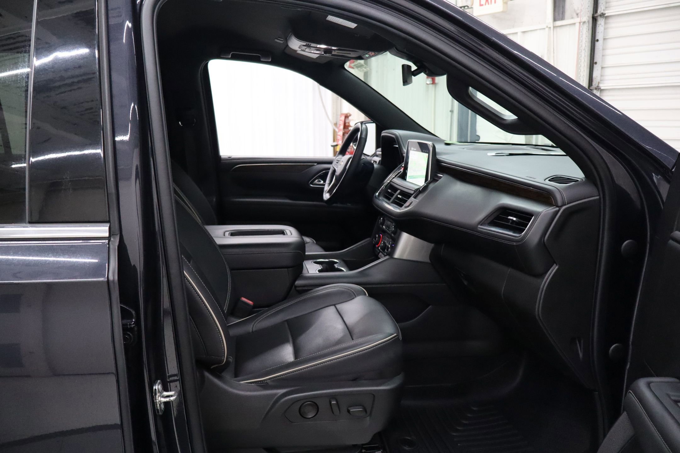 Used 2022 Chevrolet Suburban Premier image 36