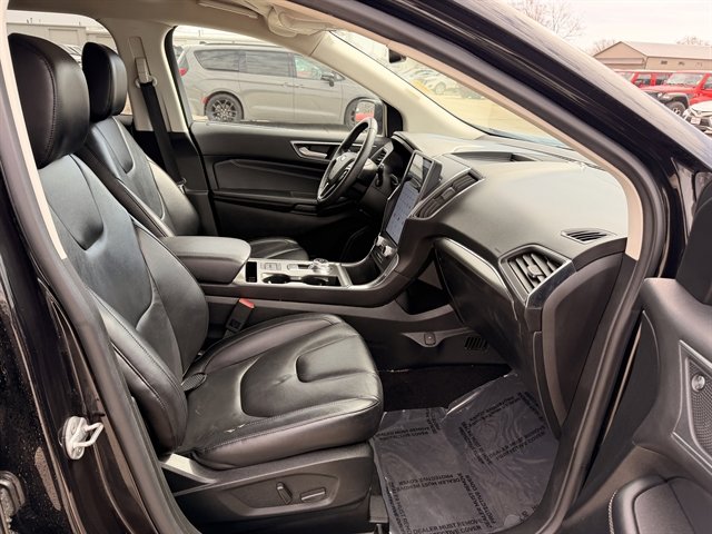 Certified 2022 Ford Edge Titanium AWD/4WD image 3