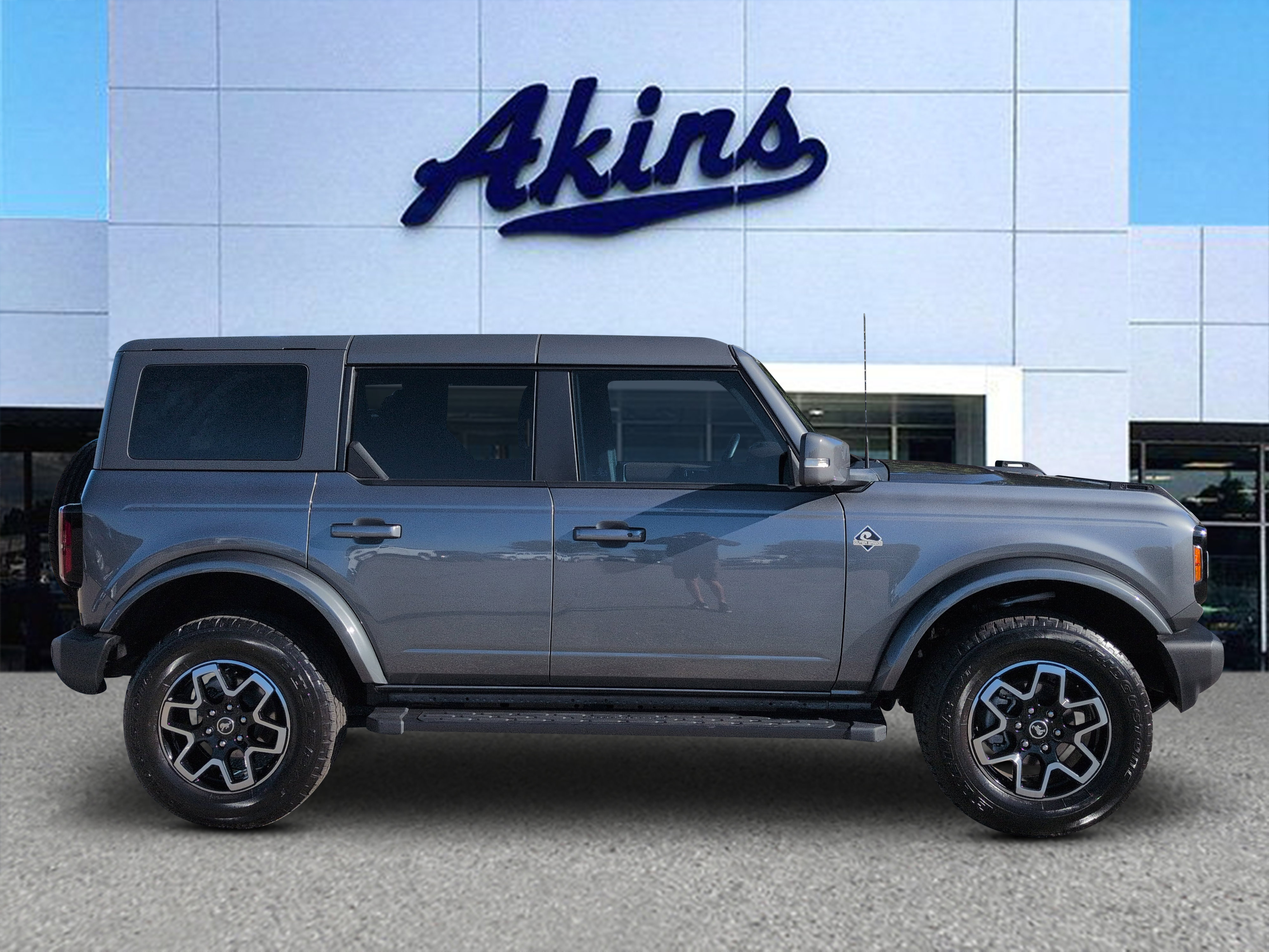Certified 2024 Ford Bronco Outer Banks AWD/4WD image 1