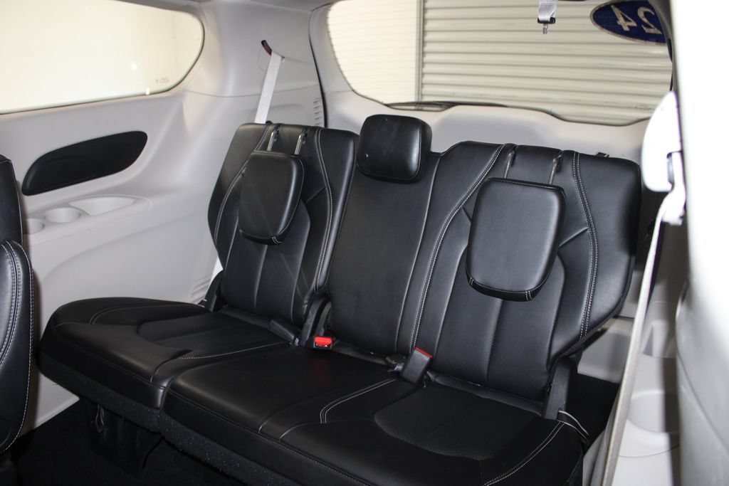 Used 2024 Chrysler Pacifica Touring-L FWD image 25