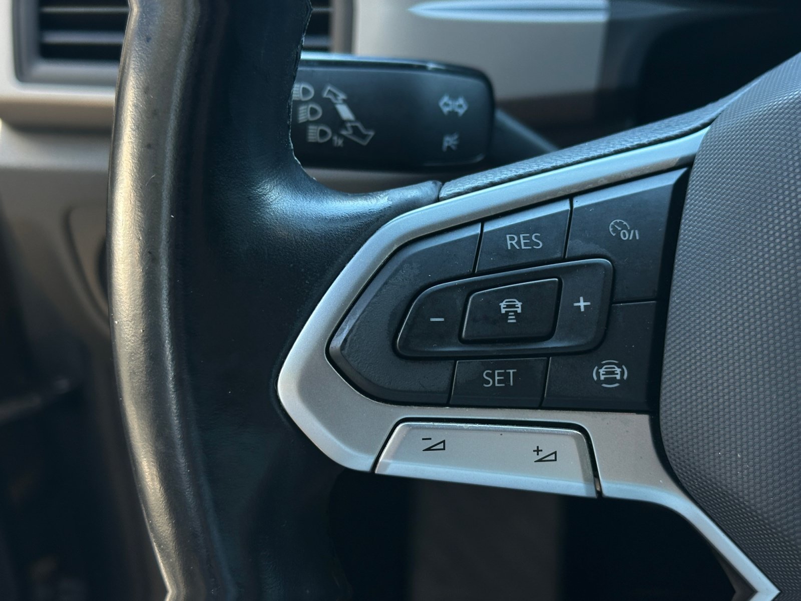 Used 2020 Volkswagen Atlas Cross Sport SE w/ Panoramic Sunroof Package AWD/4WD image 24