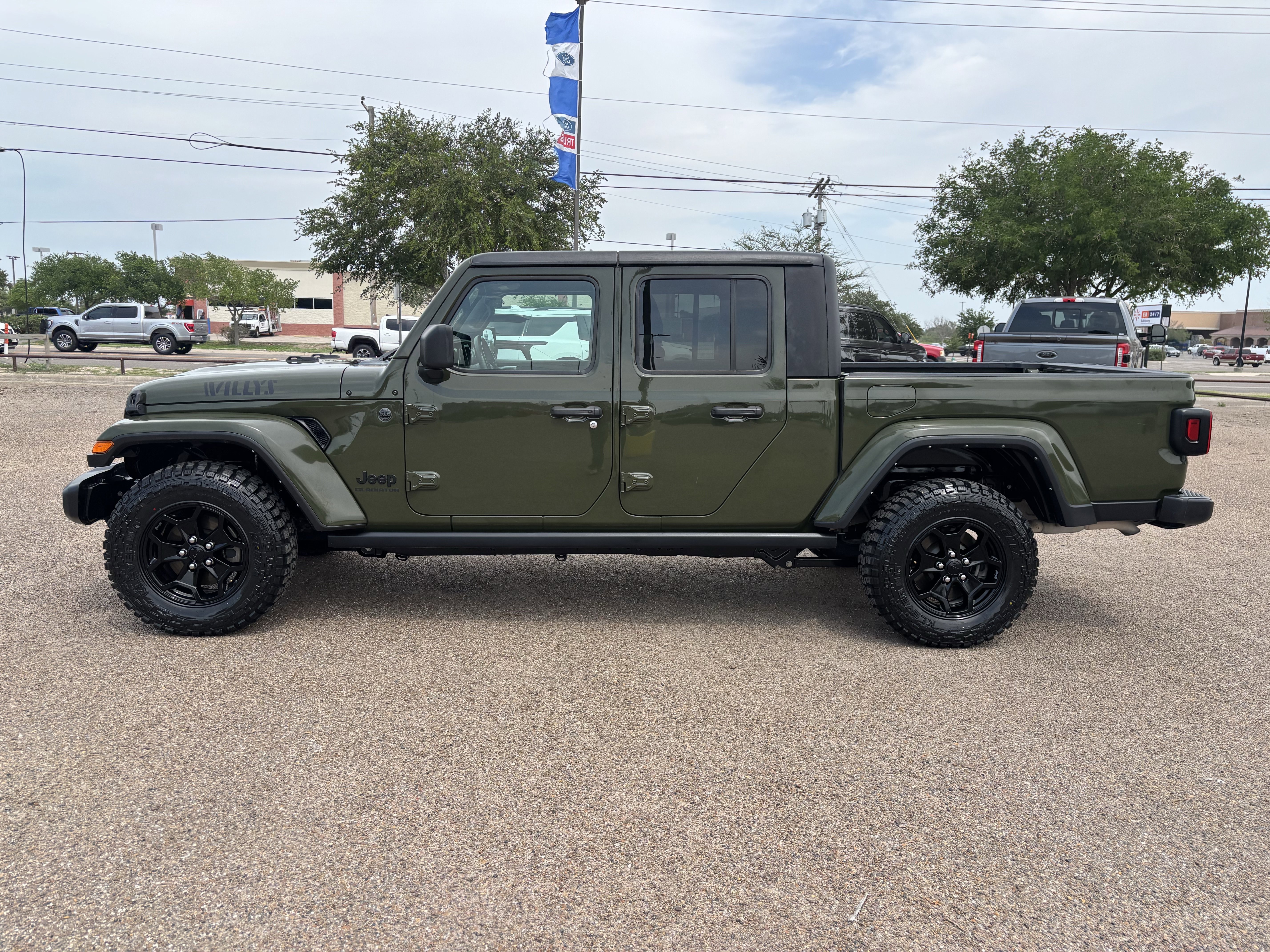 Used 2022 Jeep Gladiator Sport AWD/4WD image 4