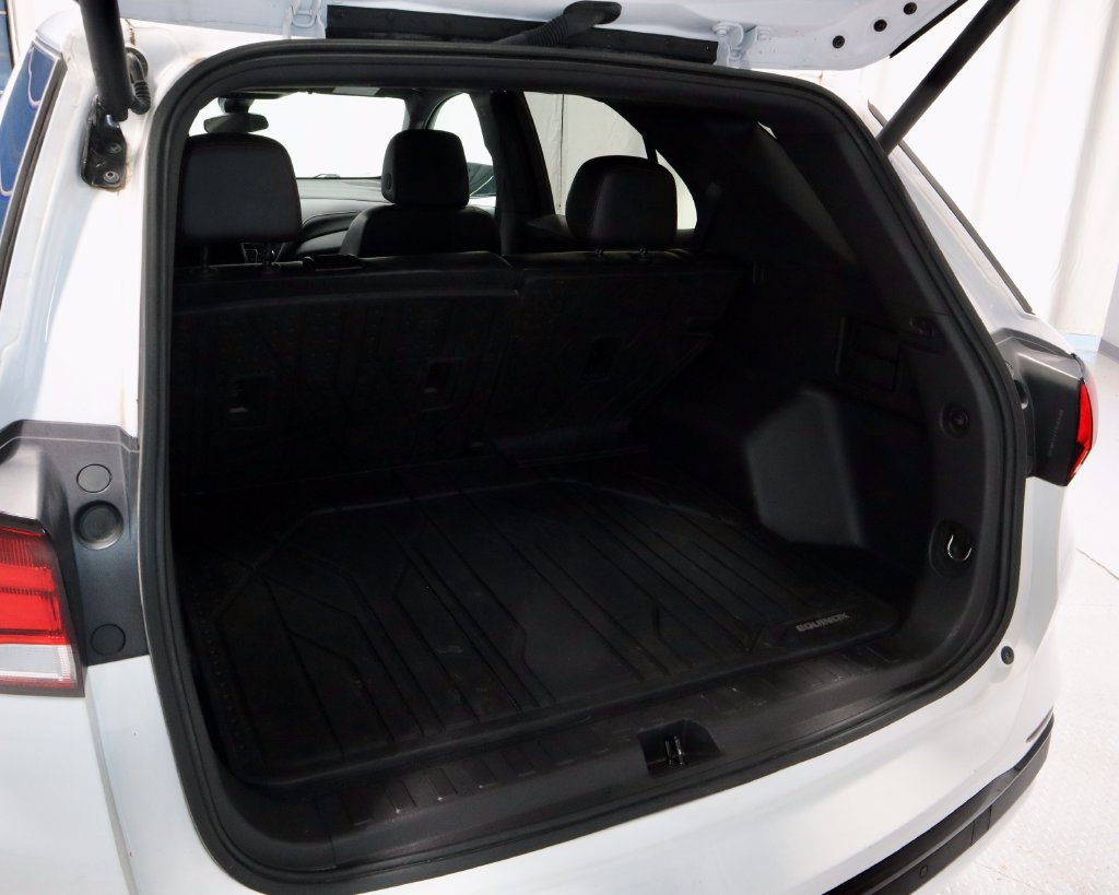 Used 2024 Chevrolet Equinox RS w/ RS Leather Package FWD image 12